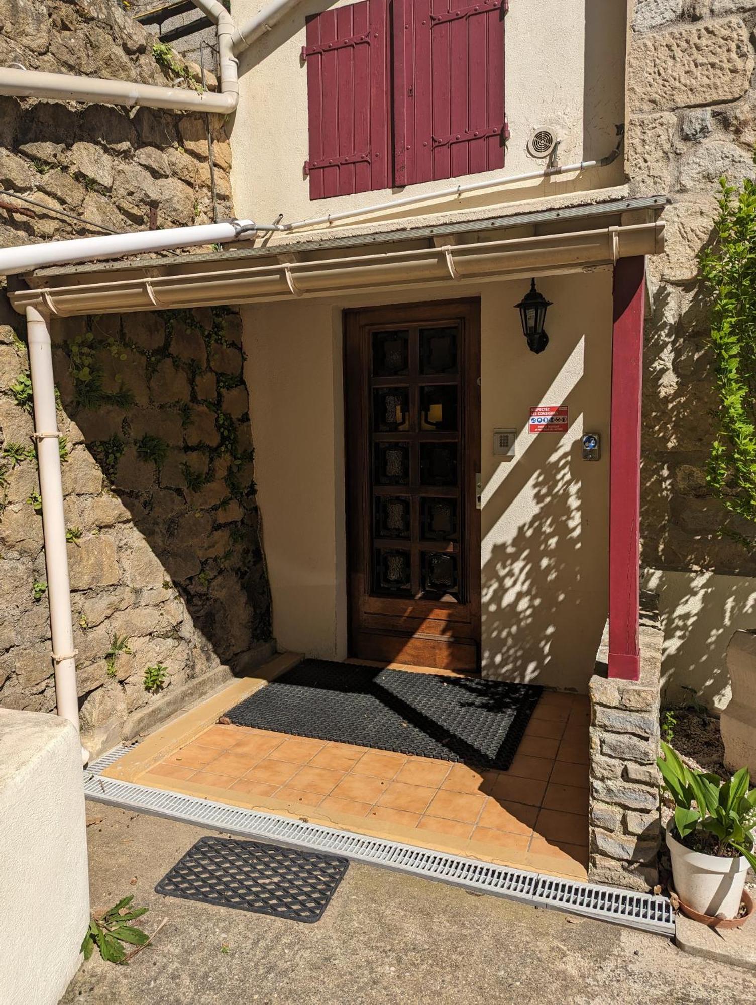 Auberge Des Pins Aubenas Exterior foto